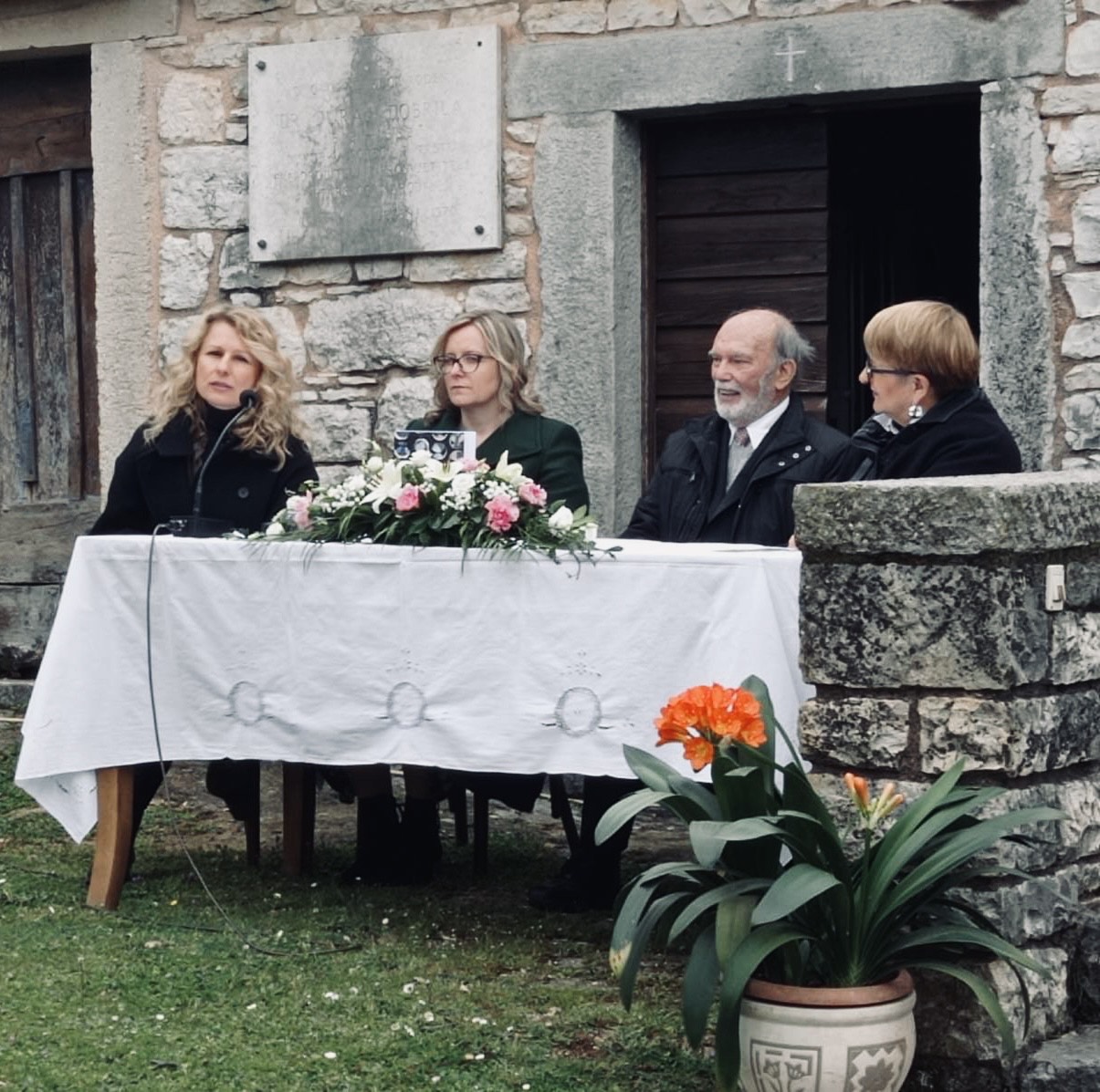 Predstavljanje knjige na Danima Jurja Dobrile u Velom Ježenju ...